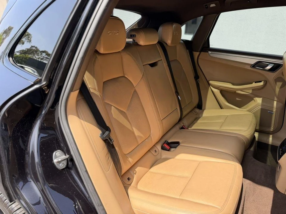 2017 Porsche Macan - Image 21 of 31