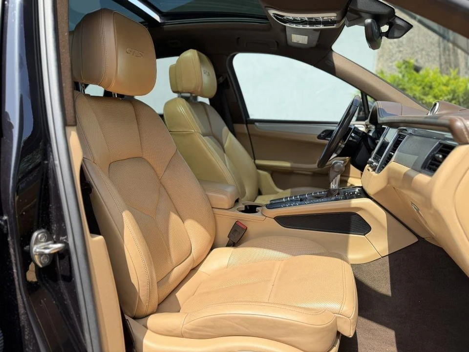 2017 Porsche Macan - Image 23 of 31