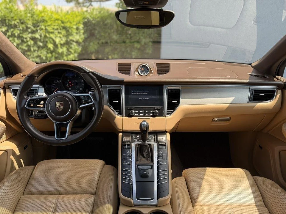 2017 Porsche Macan - Image 26 of 31