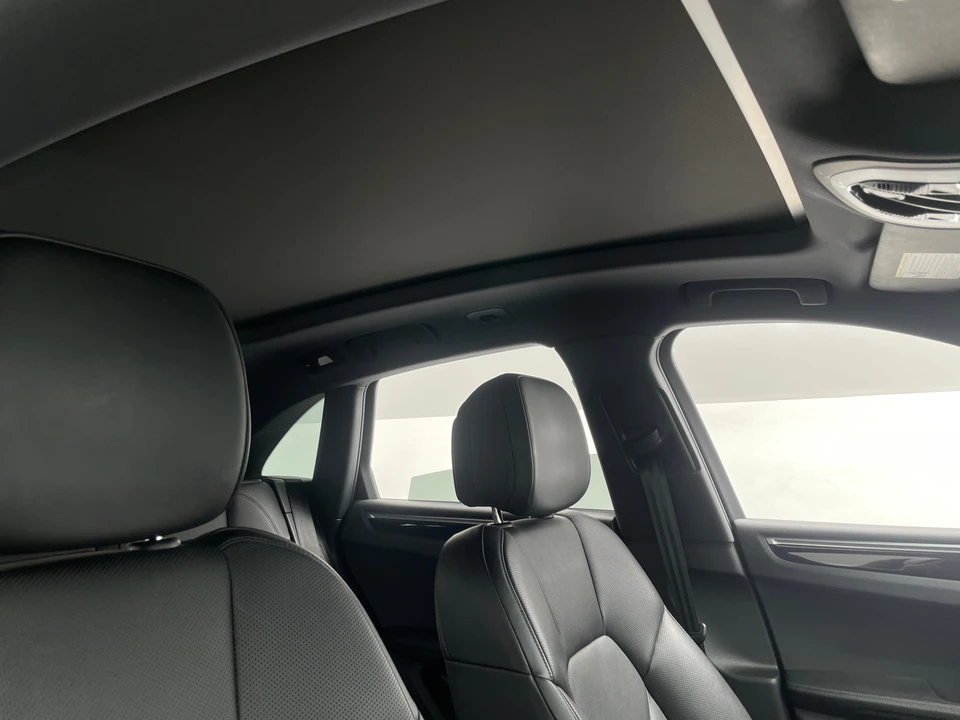 2017 Porsche Macan - Image 16 of 22