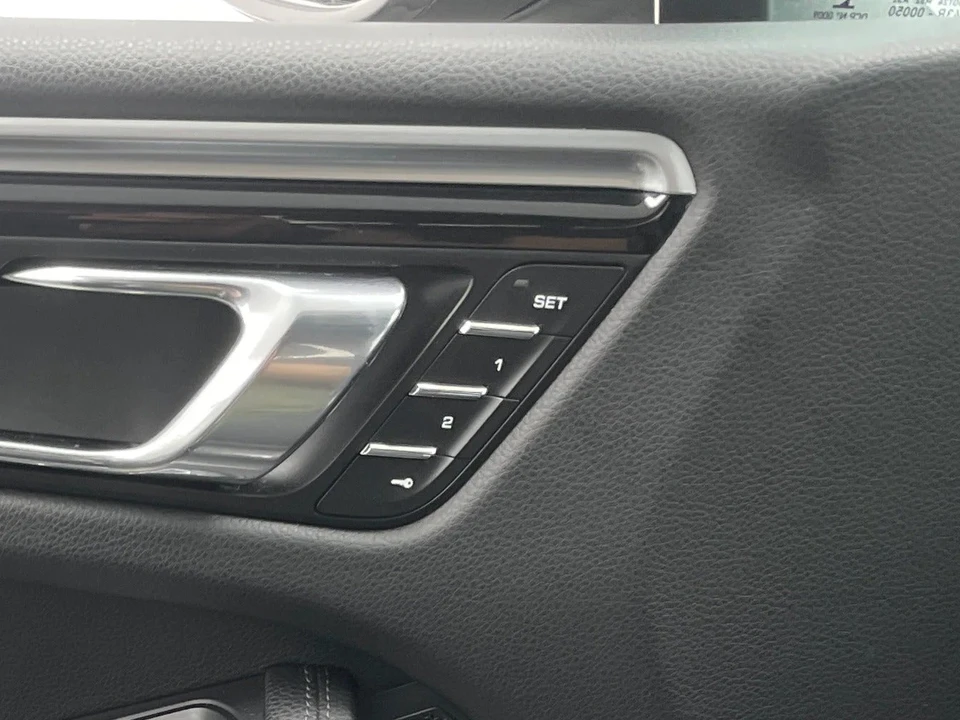 2017 Porsche Macan - Image 21 of 22