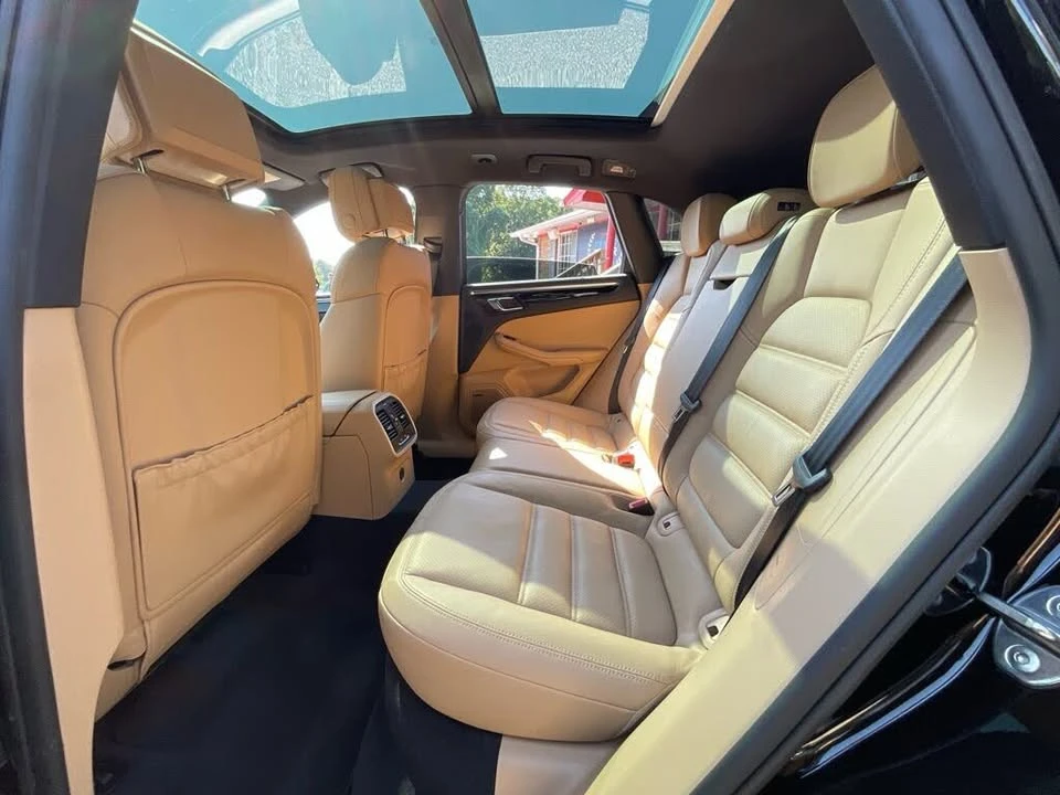 2017 Porsche Macan - Image 17 of 20