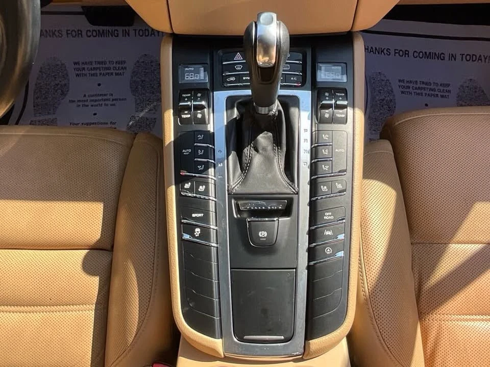 2017 Porsche Macan - Image 12 of 20