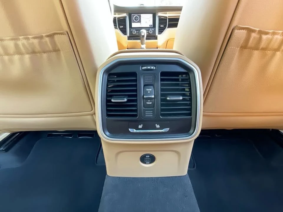 2017 Porsche Macan - Image 18 of 20