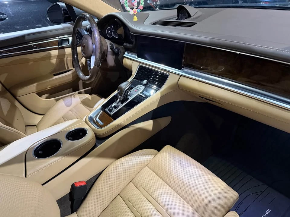 2017 Porsche 971 Panamera - Image 9 of 12