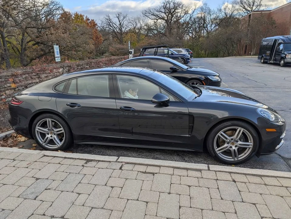 2017 Porsche 971 Panamera - Image 8 of 9
