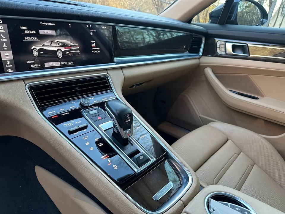 2017 Porsche 971 Panamera - Image 11 of 16
