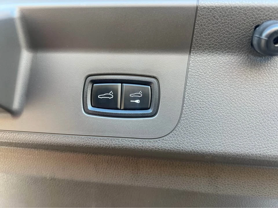2017 Porsche 971 Panamera - Image 18 of 19