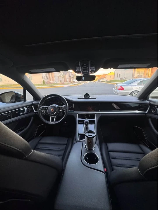 2017 Porsche 971 Panamera - Image 17 of 18