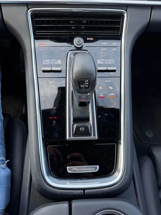 2017 Porsche 971 Panamera - Image 12 of 15