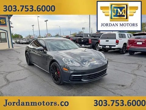 2017 Porsche Panamera 4 Sedan
