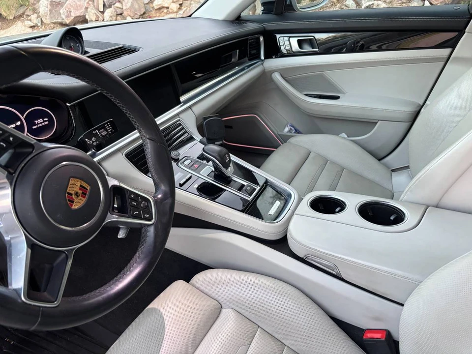 2017 Porsche 971 Panamera - Image 10 of 12