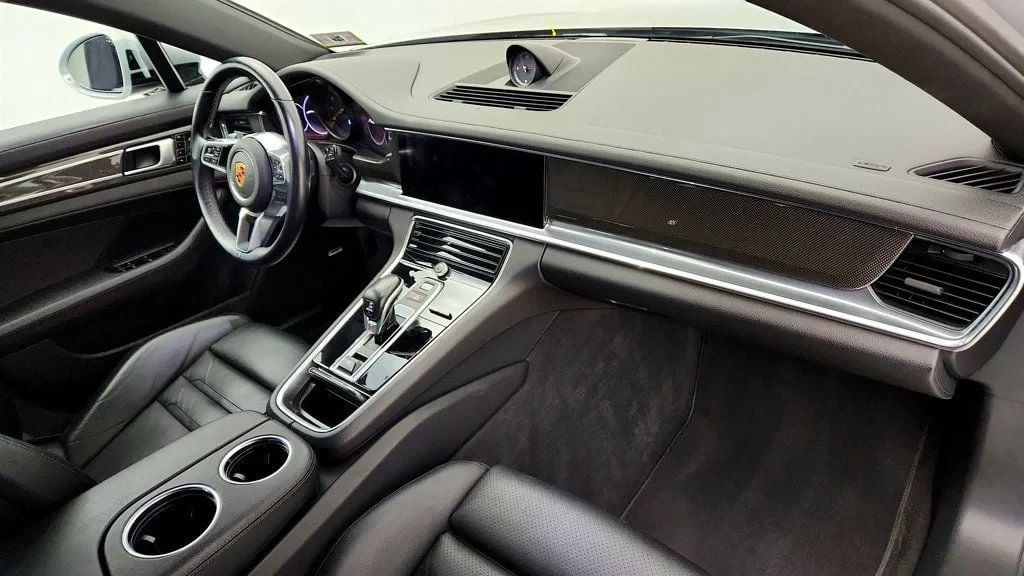 2017 Porsche 971 Panamera - Image 27 of 29