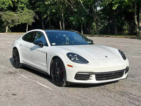 2017 Porsche Panamera 4 Sedan