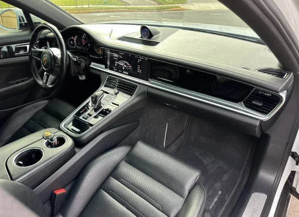 2017 Porsche 971 Panamera - Image 10 of 12