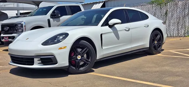 2017 Porsche Panamera 4 Sedan