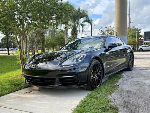 2017 Porsche Panamera 4 Sedan