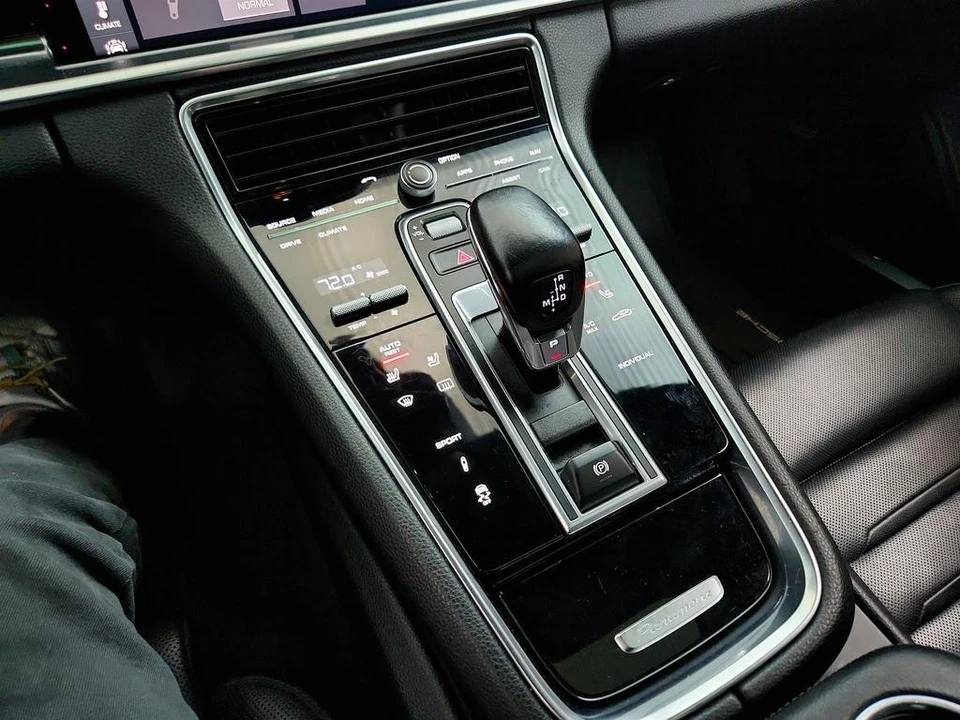 2017 Porsche 971 Panamera - Image 19 of 21