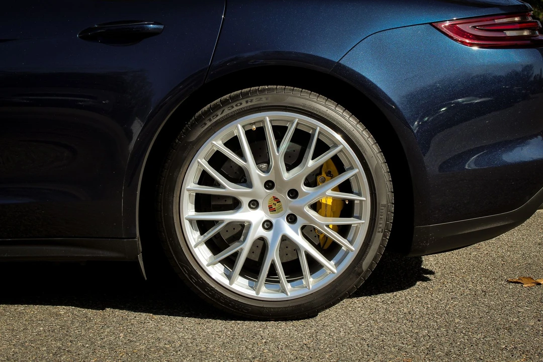 2017 Porsche 971 Panamera S - Image 9 of 19