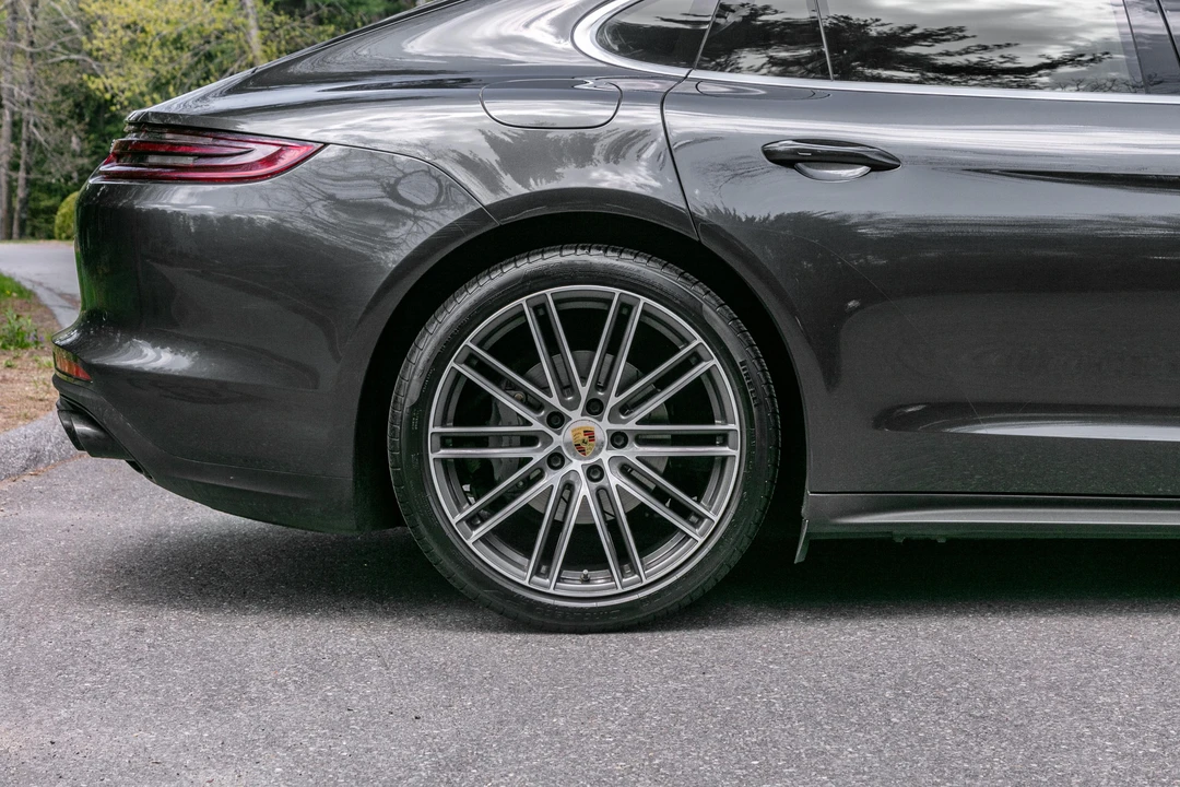 2017 Porsche 971 Panamera S - Image 28 of 31