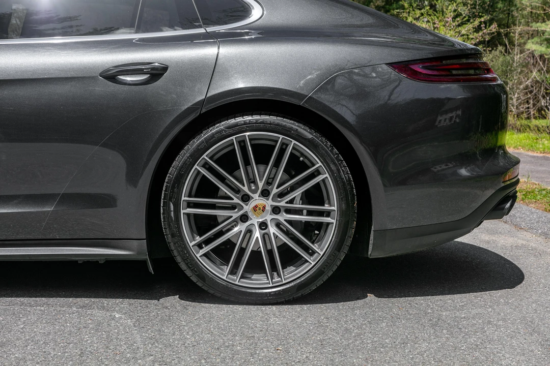 2017 Porsche 971 Panamera S - Image 27 of 31