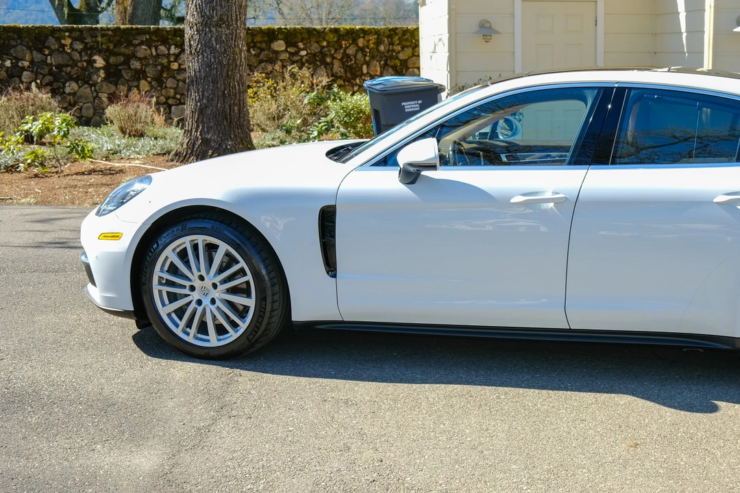 2017 Porsche 971 Panamera S - Image 18 of 31
