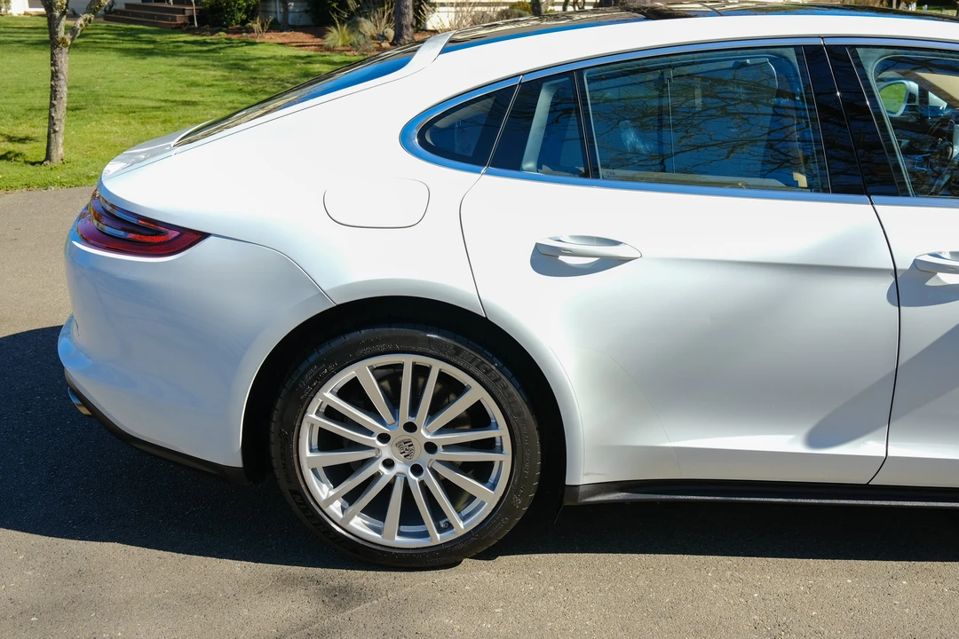 2017 Porsche 971 Panamera S - Image 21 of 31