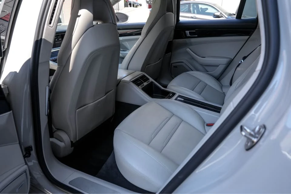 2017 Porsche 971 Panamera - Image 8 of 10
