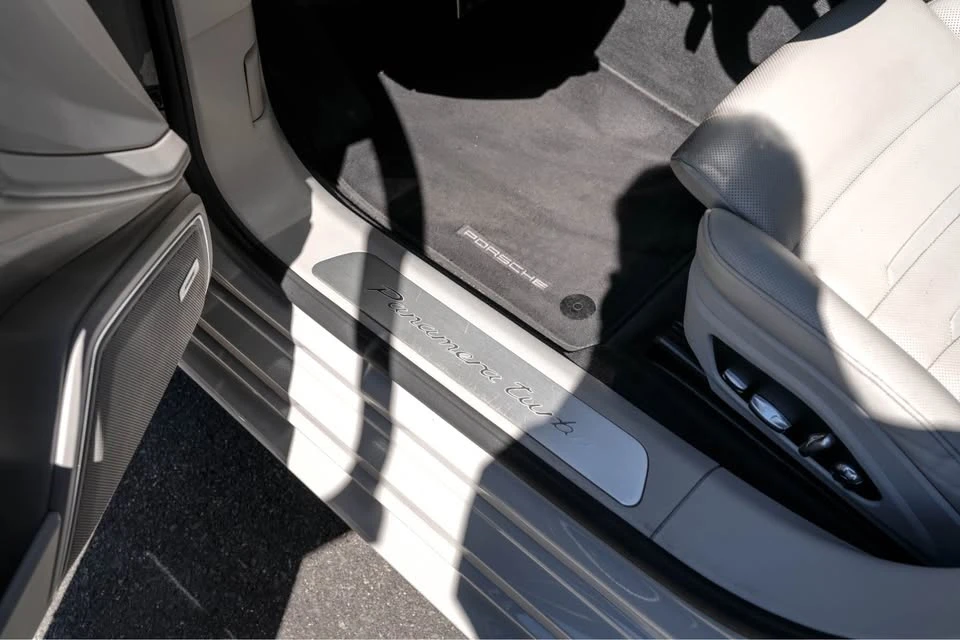 2017 Porsche 971 Panamera - Image 2 of 16