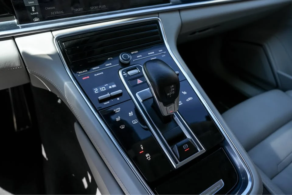 2017 Porsche 971 Panamera - Image 16 of 16