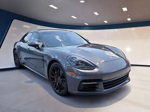 2017 Porsche Panamera 4