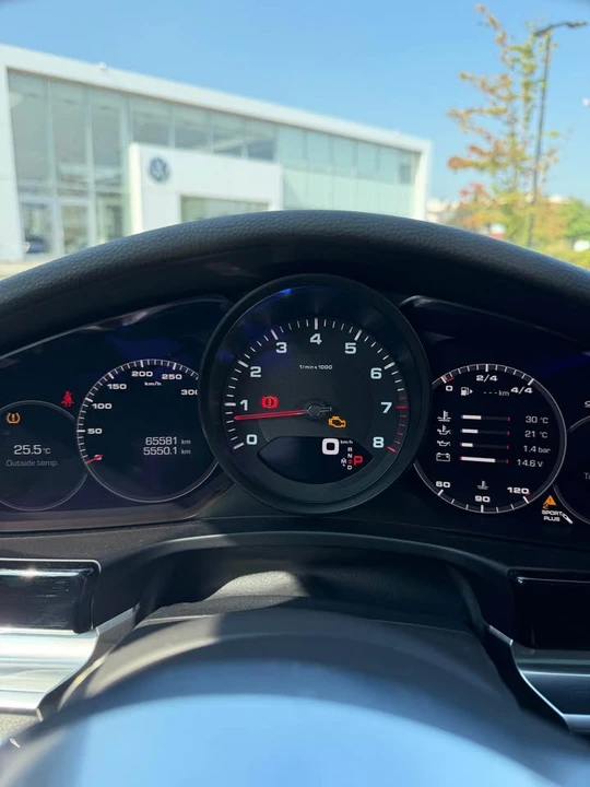 2017 Porsche 971 Panamera - Image 8 of 18