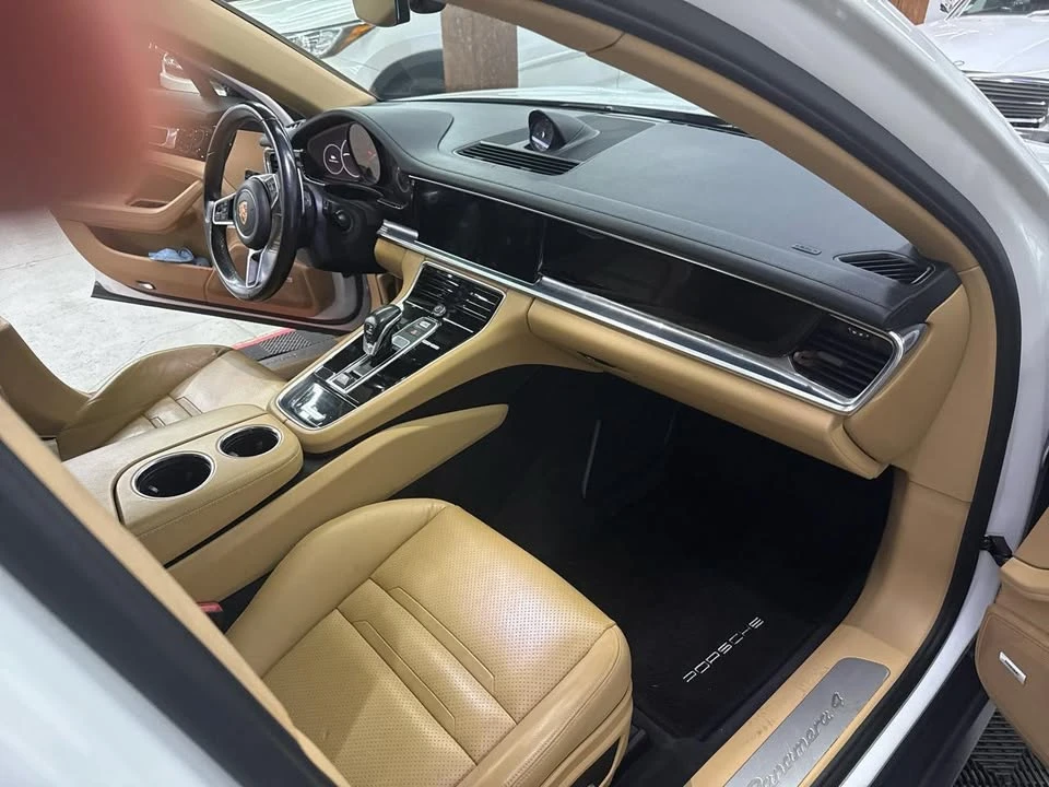2017 Porsche 971 Panamera - Image 8 of 13