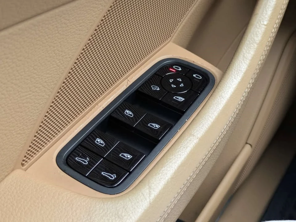 2017 Porsche 971 Panamera - Image 17 of 20