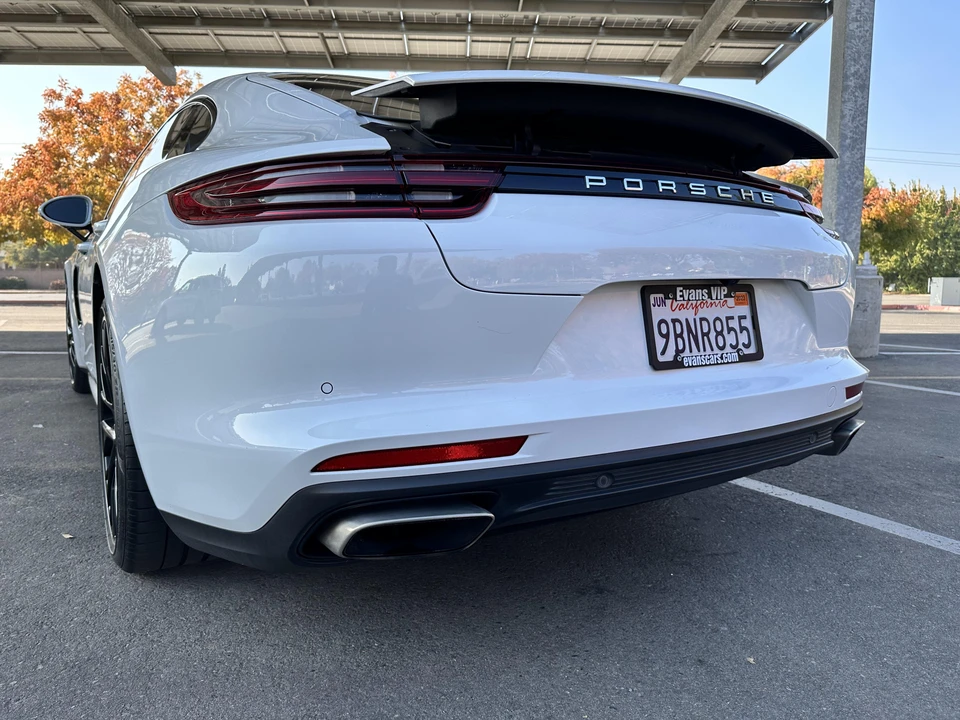 2017 Porsche 971 Panamera - Image 29 of 31