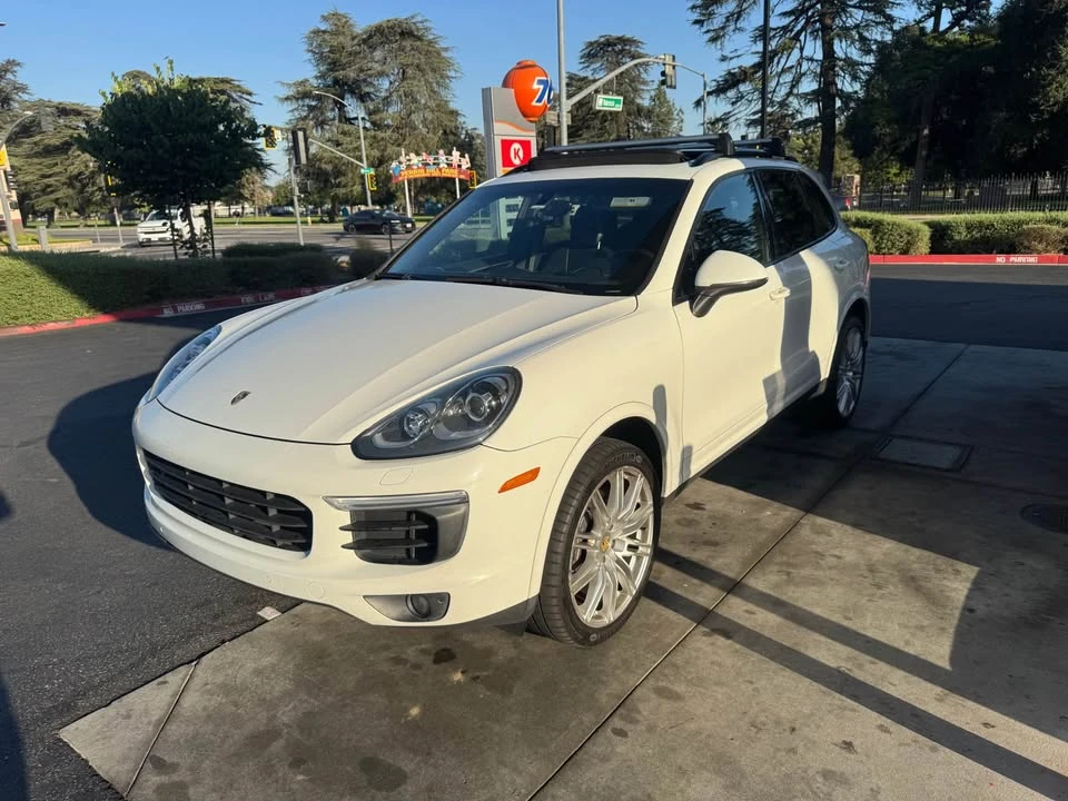 2017 Porsche Cayenne - Image 2 of 13