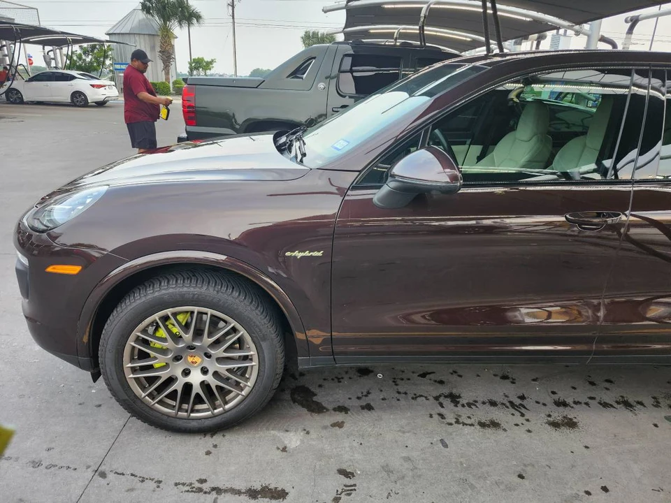 2017 Porsche 958 Cayenne S - Image 2 of 18