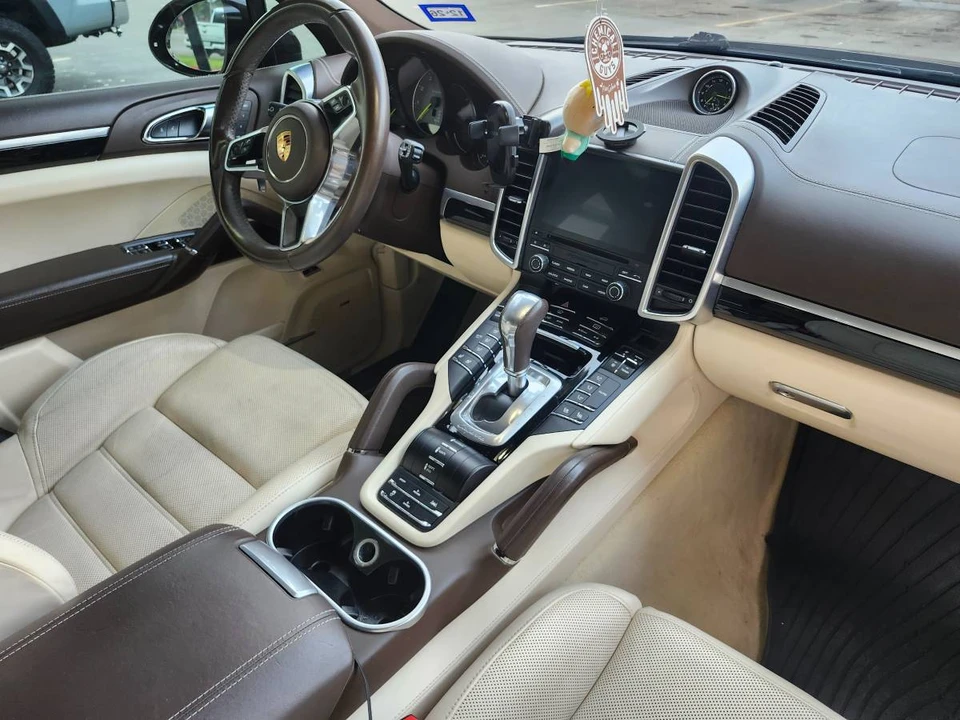2017 Porsche 958 Cayenne S - Image 10 of 18