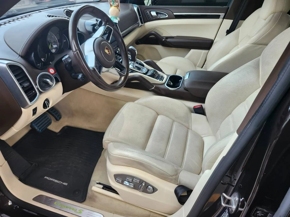 2017 Porsche 958 Cayenne S - Image 18 of 18