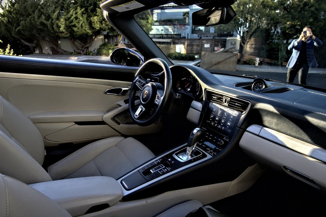 2017 Porsche 991 Targa 4 & 4S - Image 10 of 11