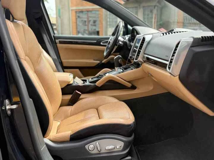 2017 Porsche 958 Cayenne - Image 14 of 19