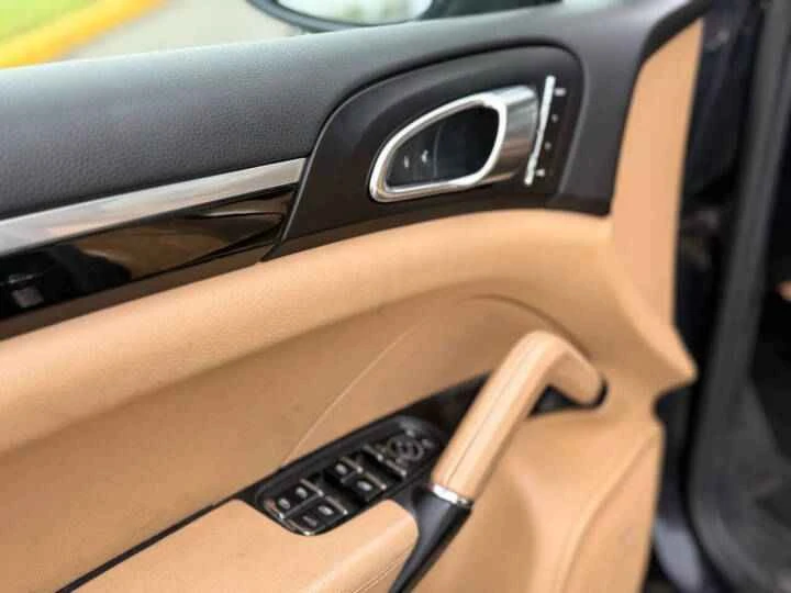 2017 Porsche 958 Cayenne - Image 9 of 19