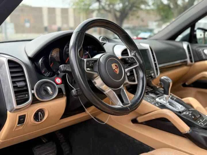 2017 Porsche 958 Cayenne - Image 10 of 19