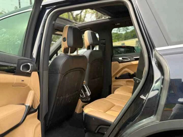 2017 Porsche 958 Cayenne - Image 11 of 19