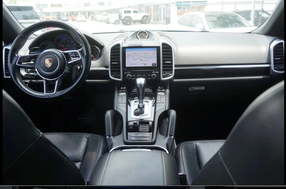 2017 Porsche 958 Cayenne - Image 5 of 6