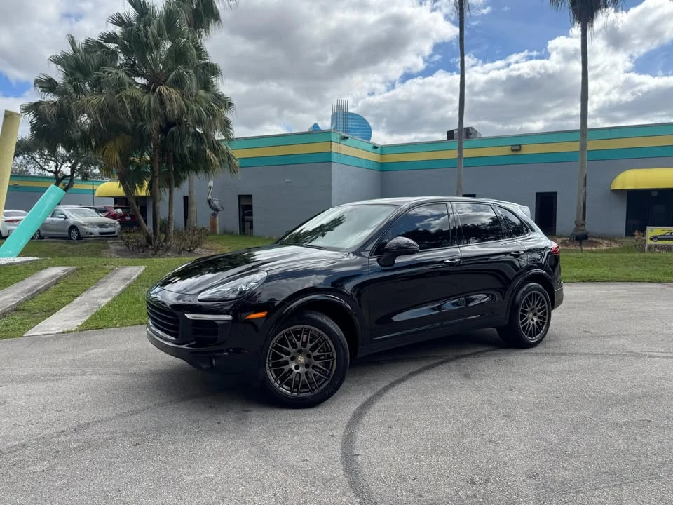 2017 Porsche 958 Cayenne - Image 2 of 7