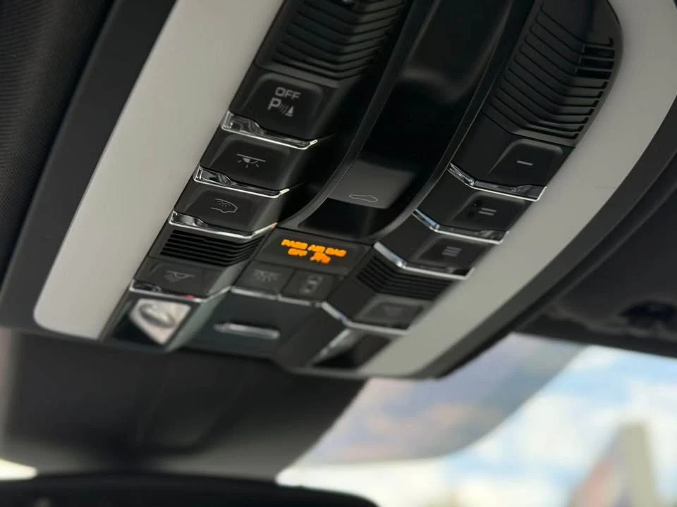 2017 Porsche 958 Cayenne - Image 16 of 17