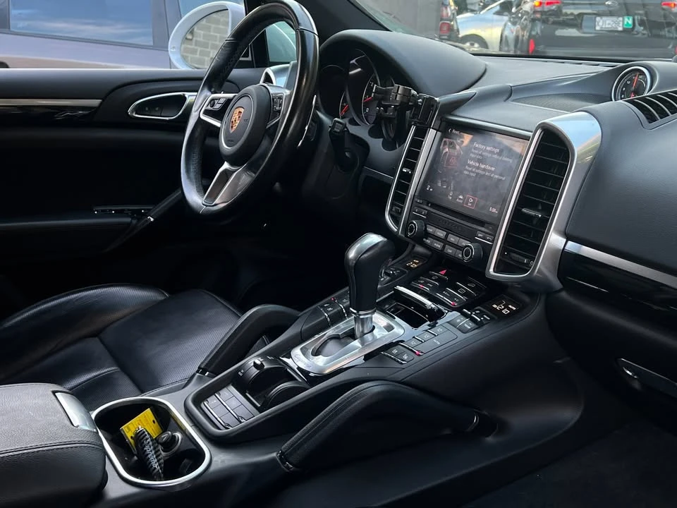 2017 Porsche 958 Cayenne - Image 10 of 16