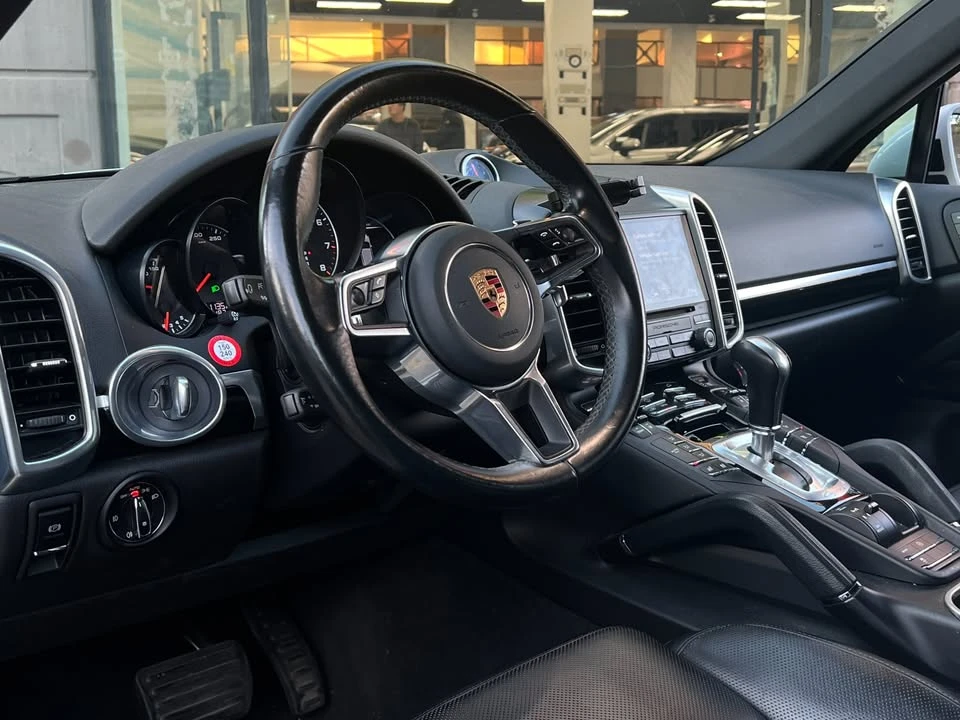 2017 Porsche 958 Cayenne - Image 8 of 16