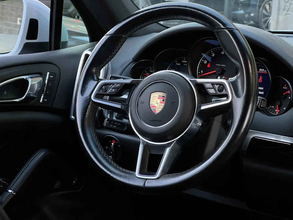 2017 Porsche 958 Cayenne - Image 13 of 16